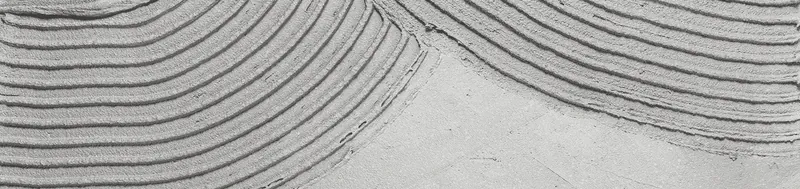 Concrete installation with three-split design